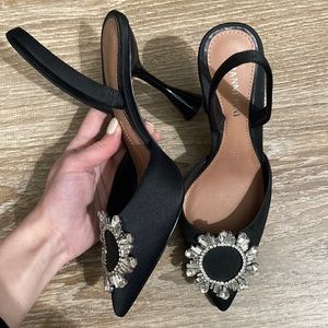 New w/o tags Gianni Bini Vivyee Black Pointed Toe Rhinestone Slingback Pumps